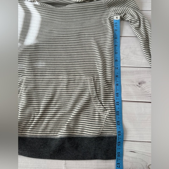 Miss Chievous Striped Gray and White Women's Pull Over Hoodie Size Small Casual - Picture 6 of 6
